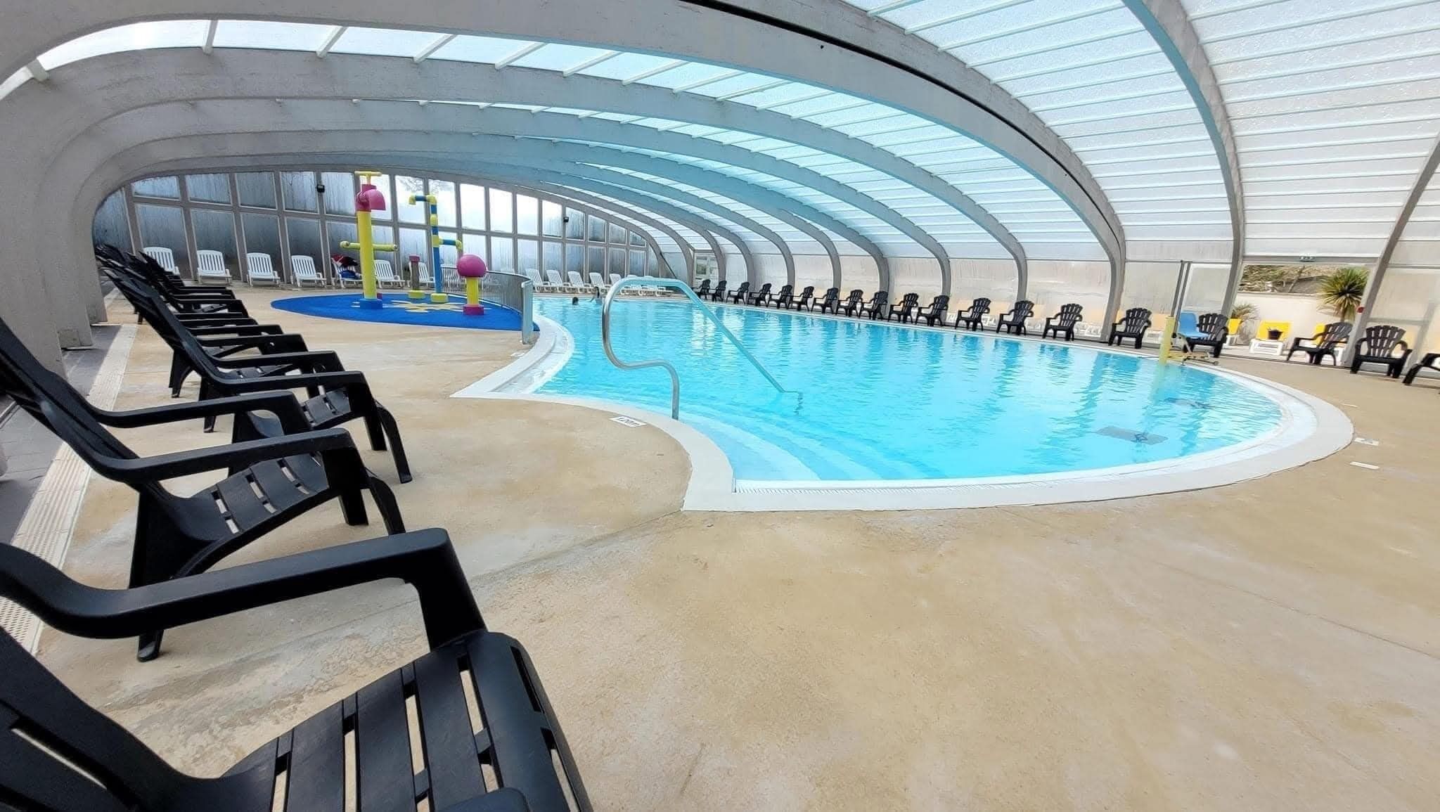 Piscine couverte, piscine extérieure