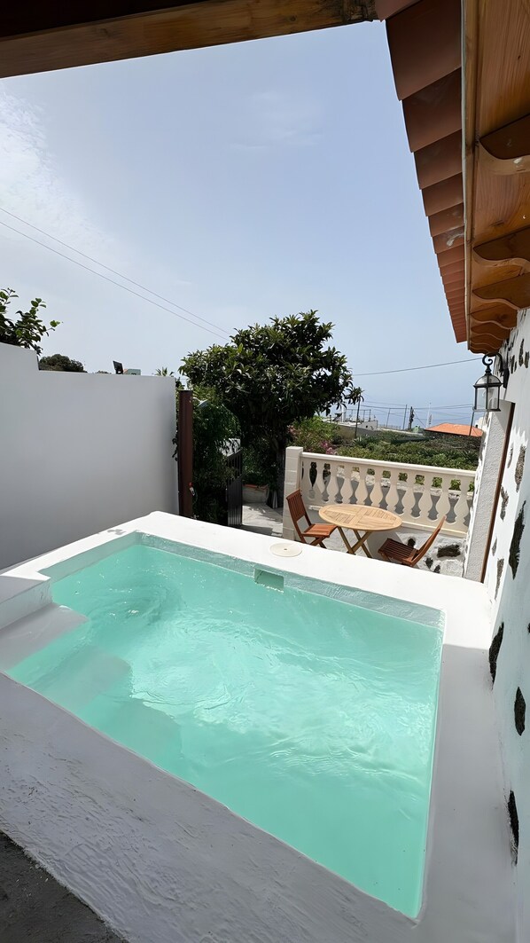 Outdoor spa tub - Holiday Home 'Lagar De Elba' with Sea View, Private Pool and Wi-Fi (Las Manchas)