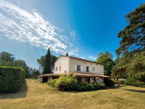 Exterior - Welcome to the Serrepile large holiday home,large swimming pool and tennis court (Lempaut)