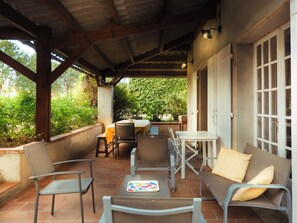 An outdoor patio with a table, chairs, and a sofa. - Welcome to the Serrepile large holiday home,large swimming pool and tennis court (Lempaut)