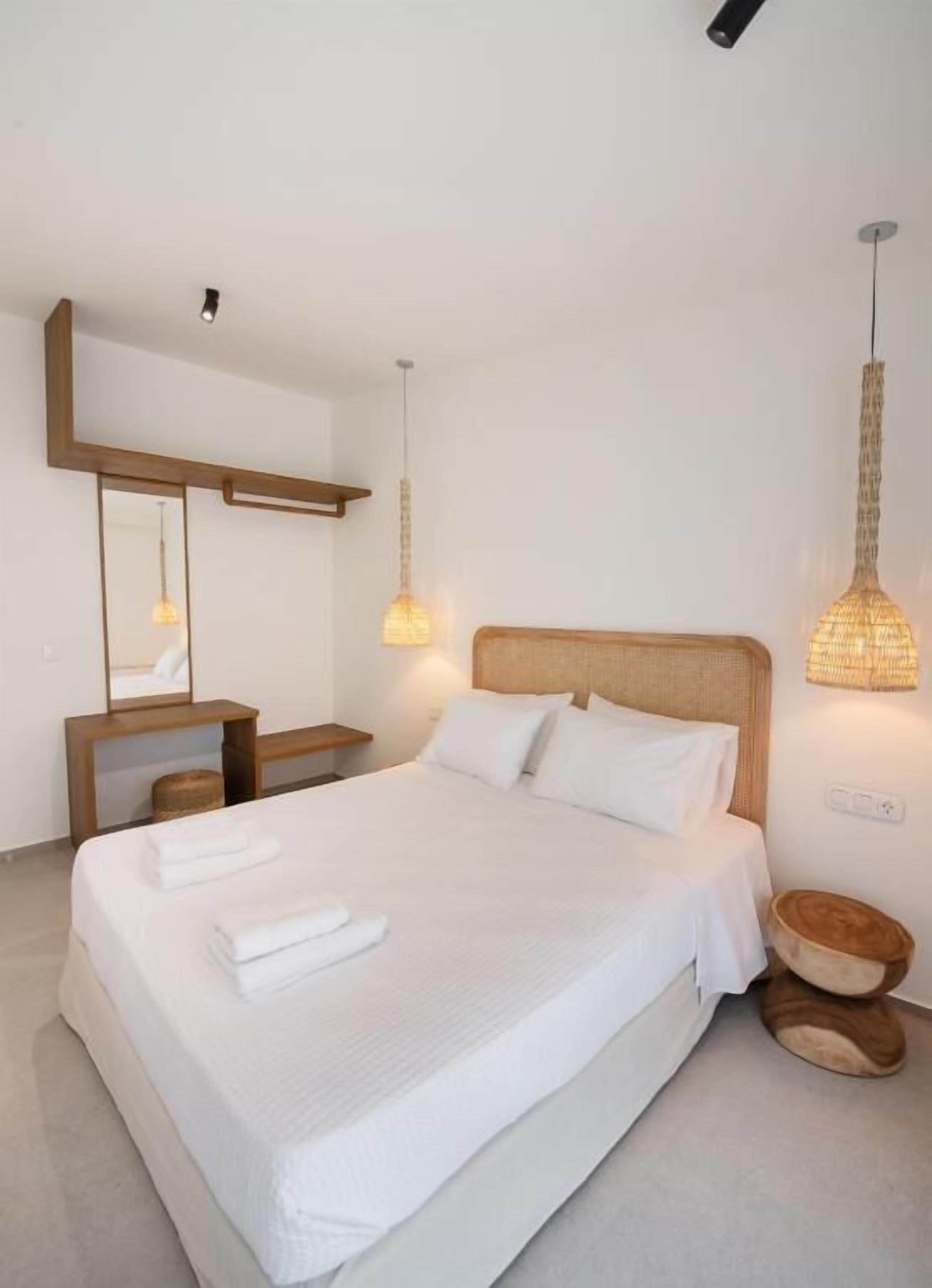 Superior-Apartment, Stadtblick | Zimmersafe, Schreibtisch, laptopgeeigneter Arbeitsplatz