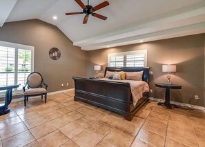 4 bedrooms, desk, free WiFi, bed sheets - Private Pool + Hot Tub Pet-Friendly Lake Texoma Home w/ Boat Parking (Pottsboro)