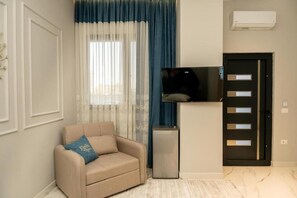 Deluxe Apartment | Living area - Klegis Room (Durrës)