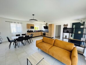 Living area - Vrbo Property (Vallon-Pont-d'Arc)