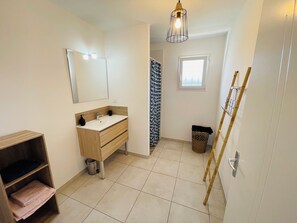 Bathroom - Vrbo Property (Vallon-Pont-d'Arc)