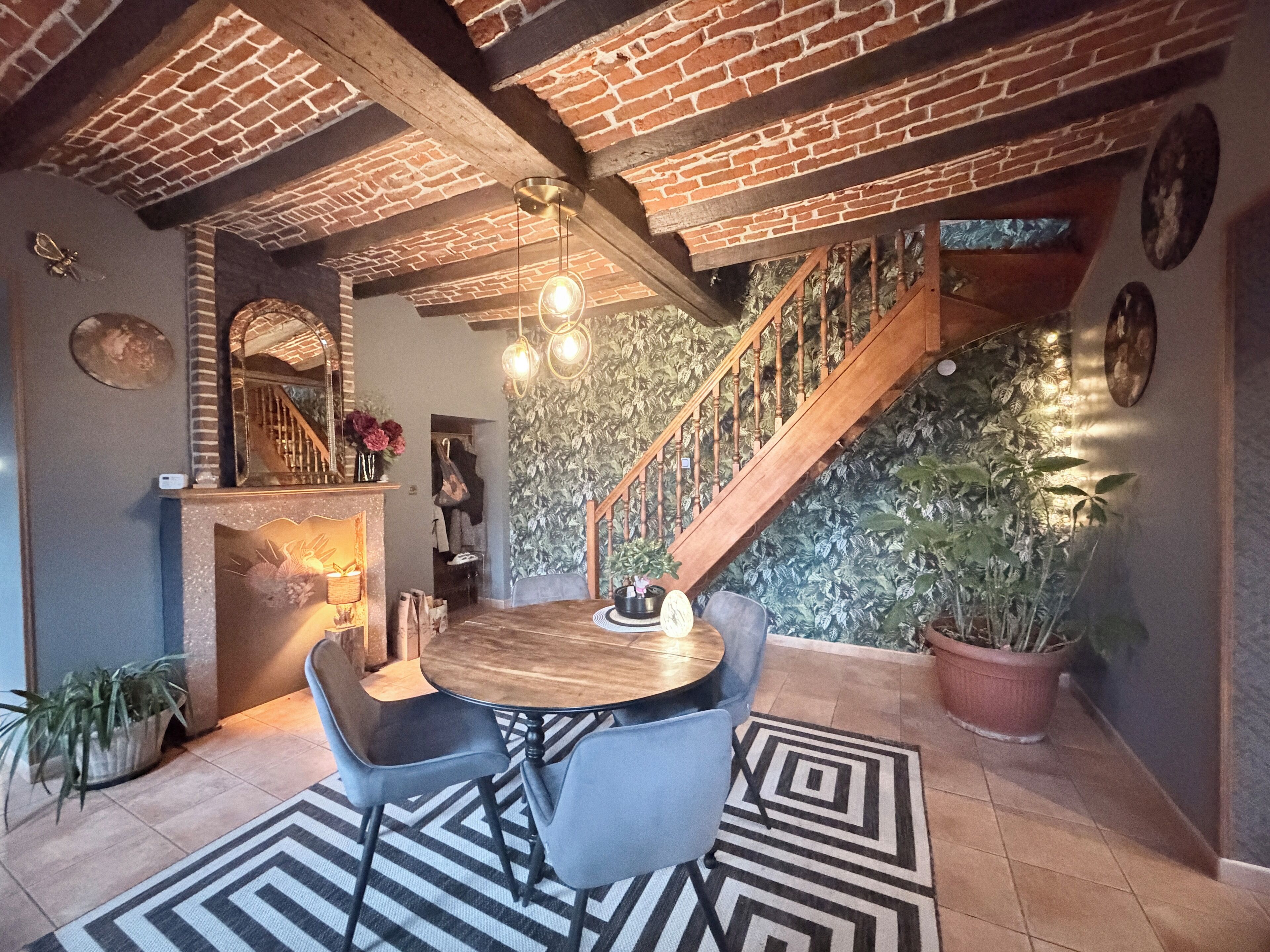 Casa Confort, patio, vista al jardín | Comedor