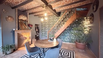Casa Confort, patio, vista al jardín | Comedor