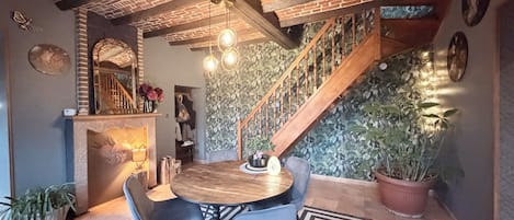Casa Confort, patio, vista al jardín | Comedor