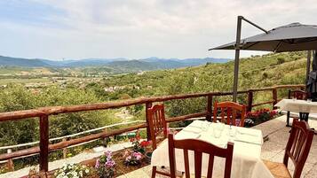 Comfort Room, Mountain View | Outdoor dining