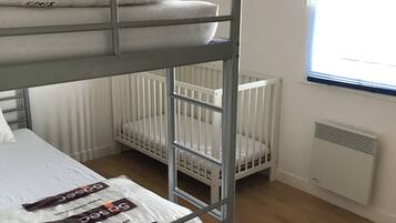 3 bedrooms, iron/ironing board