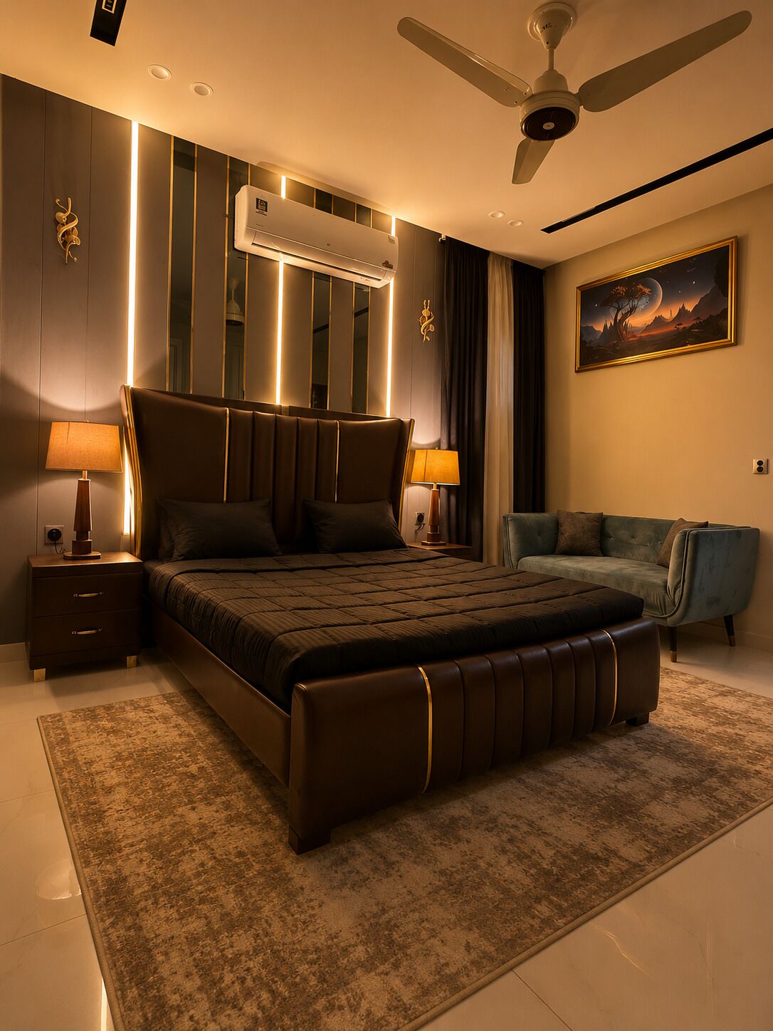 Een moderne slaapkamer met een groot bed, een bank, een airconditioner en een plafondventilator.
