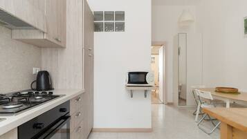Fridge, microwave