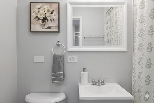 Oak Park 4BD 2BA / PentHouse