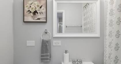 Oak Park 4BD 2BA / PentHouse
