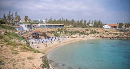 Mambo Private Villa w/ Pool by the Beach