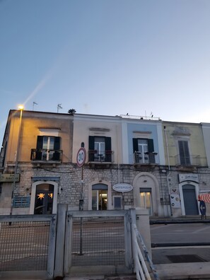 Exterior - Holiday Home 'La Terrazza Di Rosalia' with Sea View, Wi-Fi and Air Conditioning (Bari)
