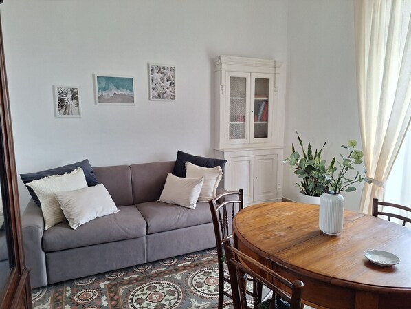 Living area - Holiday Home 'La Terrazza Di Rosalia' with Sea View, Wi-Fi and Air Conditioning (Bari)