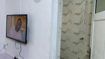 Deluxe Double Room, Balcony, City View | Interior
