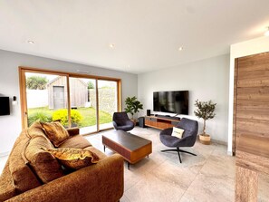 Living area - Family Home, a 10-minute walk from the beach - 4 suites with private bathrooms (Quiberon)
