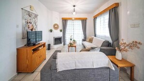 Living area - Seaview Paradise Villa w/ pool & jacuzzi in Pomos (Pomos)