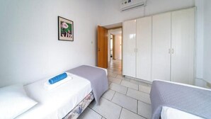 4 bedrooms, iron/ironing board, WiFi, bed sheets - Seaview Paradise Villa w/ pool & jacuzzi in Pomos (Pomos)
