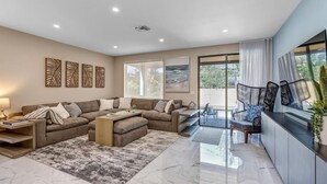 Living area - Premium 3-Suite Townhome in Fort Lauderdale w/ Pool, near Las Olas & FLL (Fort Lauderdale)