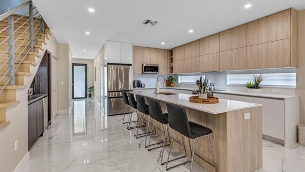 Private kitchen - Premium 3-Suite Townhome in Fort Lauderdale w/ Pool, near Las Olas & FLL (Fort Lauderdale)