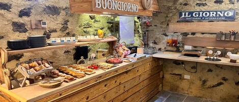 Free daily buffet breakfast