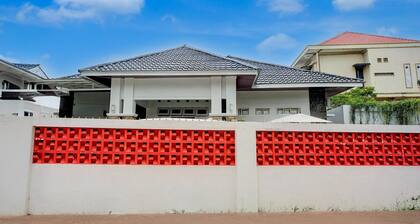Blower Residence Deluxe Stay