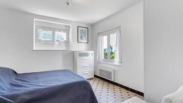 1 bedroom, iron/ironing board, WiFi