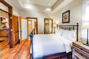1 bedroom, iron/ironing board, WiFi, bed sheets - Modern DuPont 1 Bdrm Apt/Anna Maria Residences 302 (Washington)