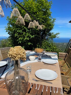 Outdoor dining - Vrbo Property (Cervione)