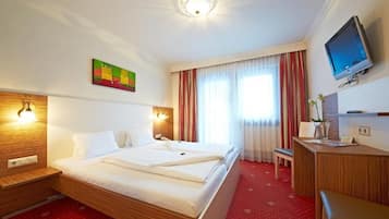 Doppelzimmer, Balkon, Bergblick | Zimmersafe