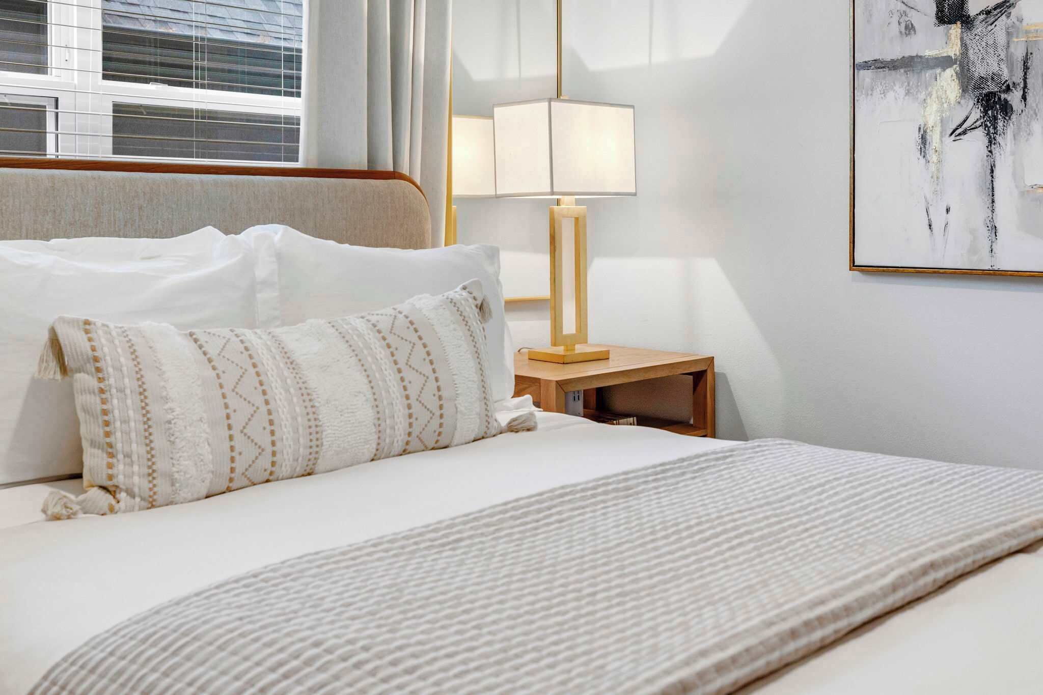 Iron/ironing board, WiFi, bed sheets