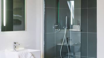 Shower, hair dryer, towels, shampoo