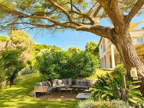 Property grounds - Luxury Villa for 12 Guests with Heated Pool in St. Maxime, La Nartelle Private Estate (Sainte-Maxime)
