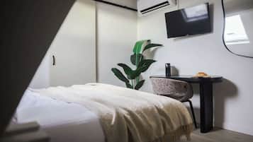 Desk, WiFi, bed sheets