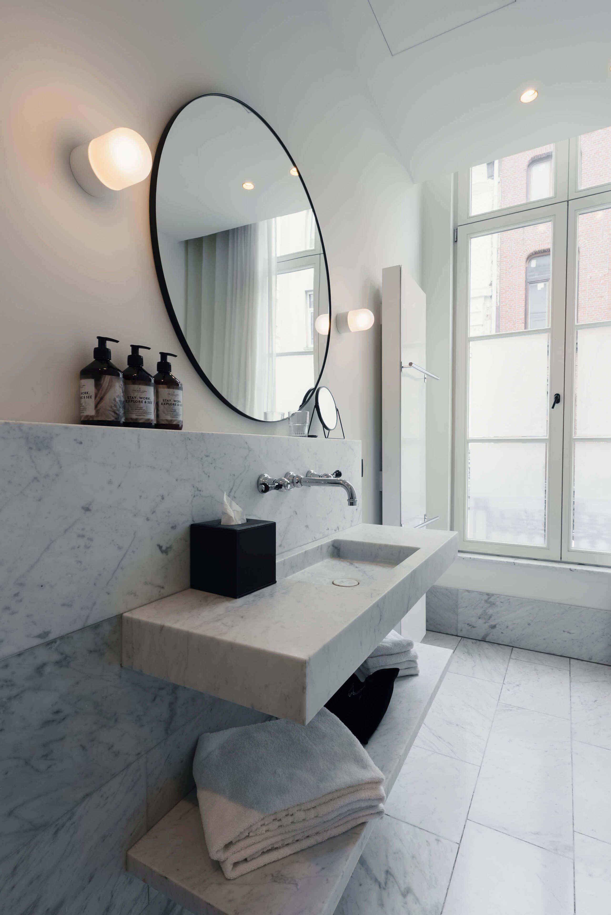 Dusche, Haartrockner, Handtücher, Shampoo