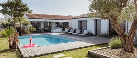 Outdoor pool, a heated pool