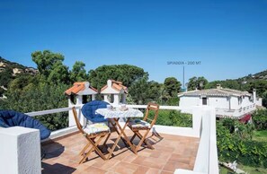 Outdoor dining - Vrbo Property (Torre Delle Stelle (Maracalagonis))