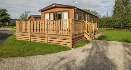 2-bed Cabin - Sleeps 5 - Parking - Pet Friendly