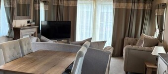 2-bed Cabin - Sleeps 5 - Parking - Pet Friendly