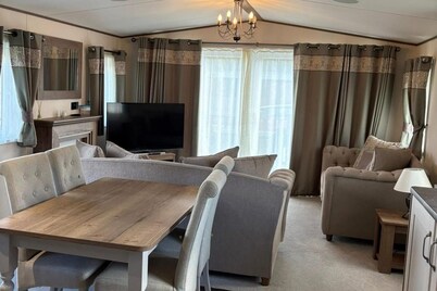 2-bed Cabin - Sleeps 5 - Parking - Pet Friendly