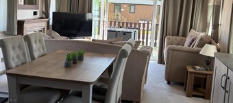 2-bed Cabin - Sleeps 5 - Parking - Pet Friendly