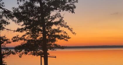 Lake Daze .