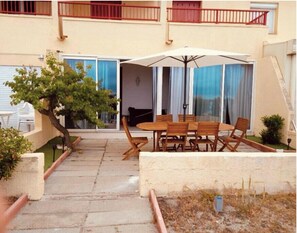 Outdoor dining - Apartment with breathtaking views of Mount Canigou (Le Barcarès)