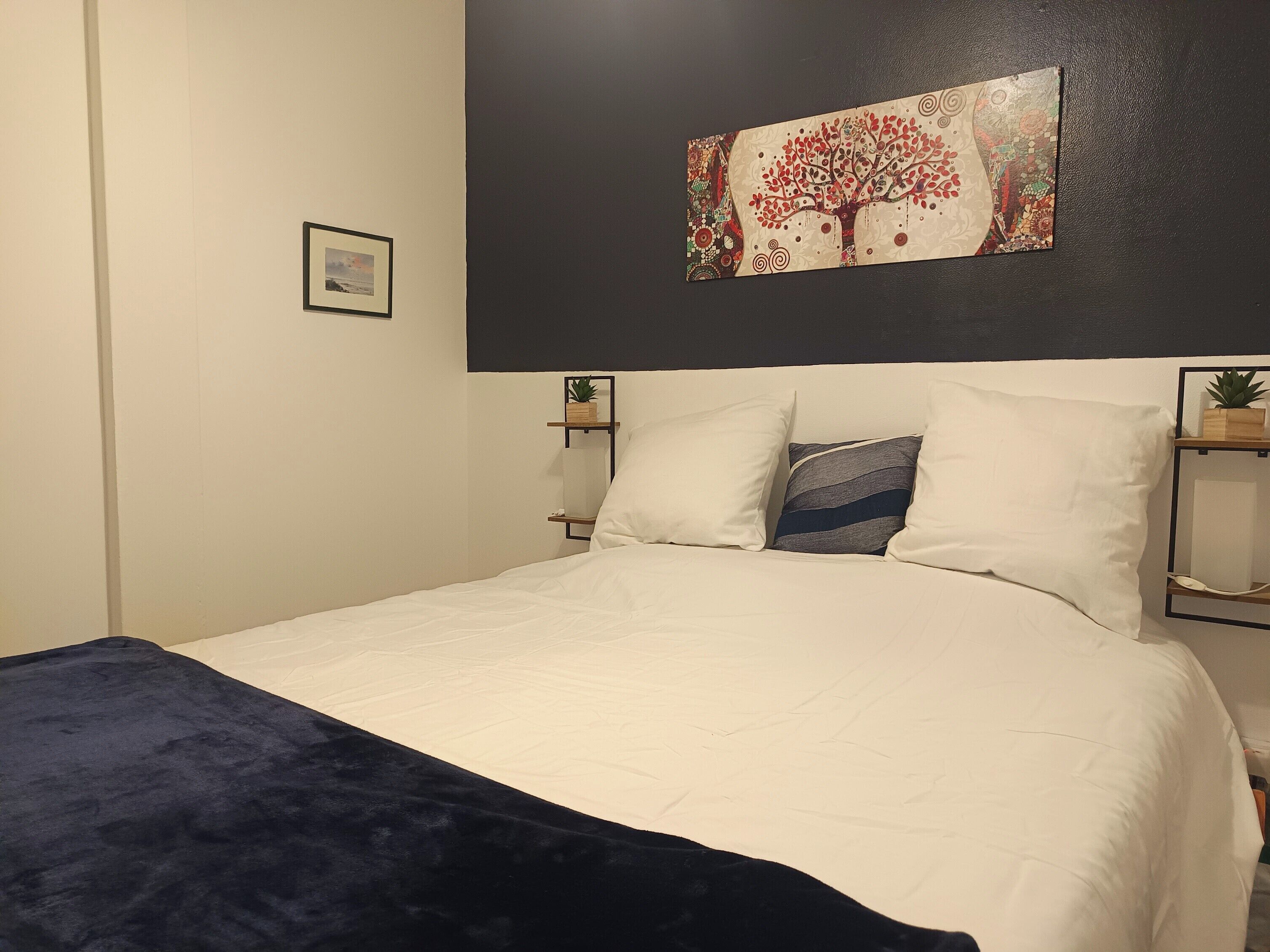 1 slaapkamer, een strijkplank/strijkijzer, wifi, beddengoed