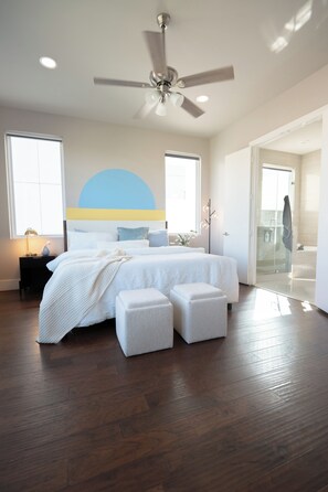 Room - Stylish Townhome with Houston Skyline Views (Houston)