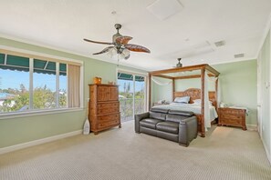 4 Schlafzimmer, Schreibtisch, Bügeleisen/Bügelbrett, WLAN