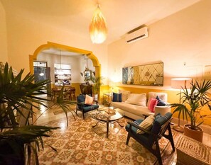 TV - Stunning Art Deco Oasis in Centro Historico (Mérida)